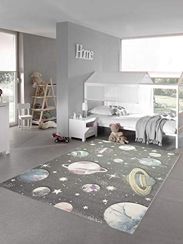 Kinderteppich Weltraum Lernteppich mit Sternen und Planeten in Pastell grau Größe 140x200 cm