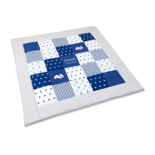 Amilian® Krabbeldecke Patchworkdecke Spieldecke Decke mit Namen und Datum M090 (125x125cm)