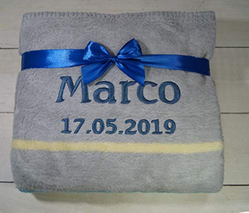 ★ Babydecke mit Namen und Datum Bestickt ★ Baumwolle ★ Baby Geschenke ★ (100 x 75 cm, Grau - Rosa - Blau)