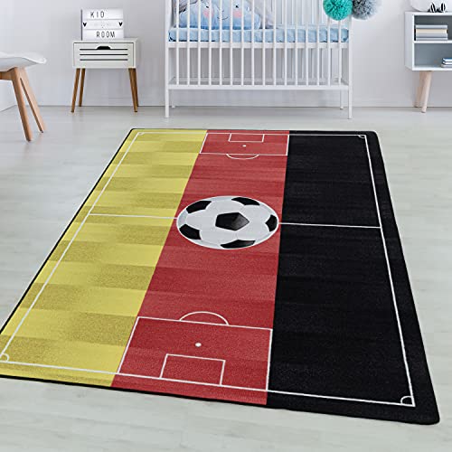 SIMPEX Kurzflor Teppich Kinderteppich KinderzimmerSpiel Fussball Deutschland Rot, Farbe:Rot, Grösse:140x200 cm