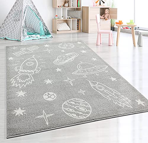 the carpet Beat Kids Moderner Weicher Kinderteppich, Weicher Flor, Pflegeleicht, Farbecht, Weltraum, Astronauten MusterGrau, 160 x 220 cm